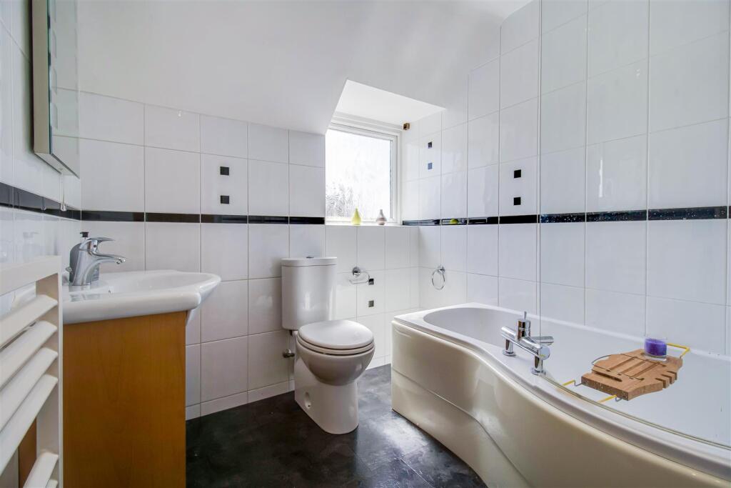BATHROOM/W.C.
