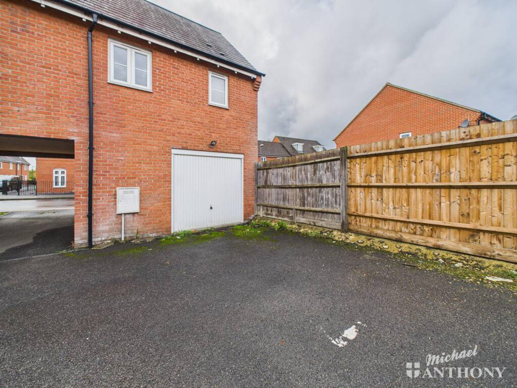 CAM03218G0-PR0803-STILL008-thumbnail-h750-70