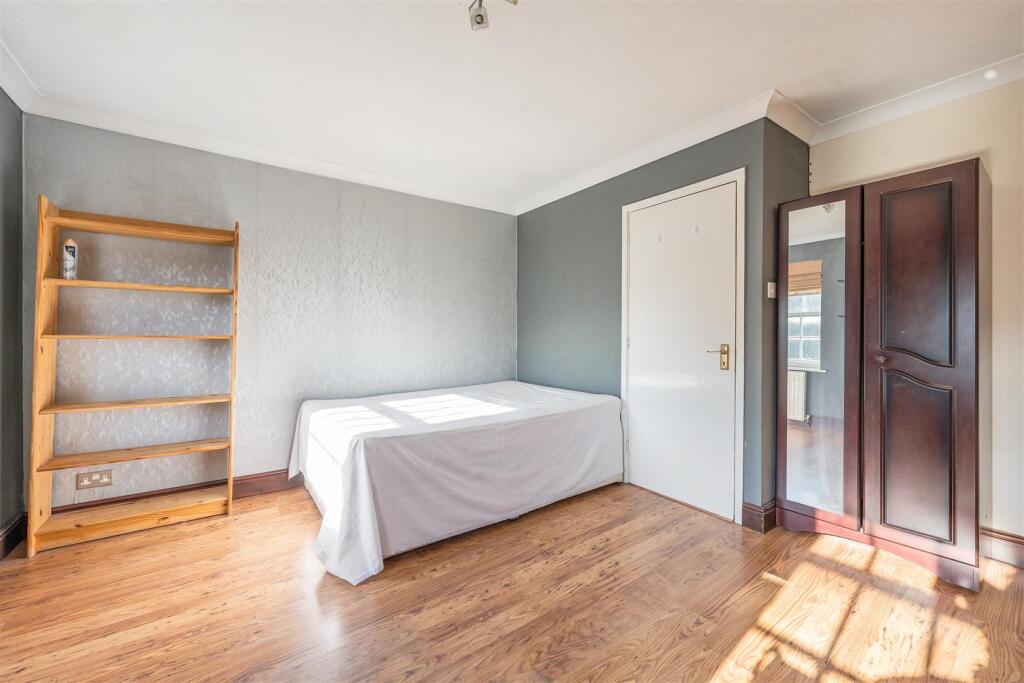 Handsworth Avenue, E4