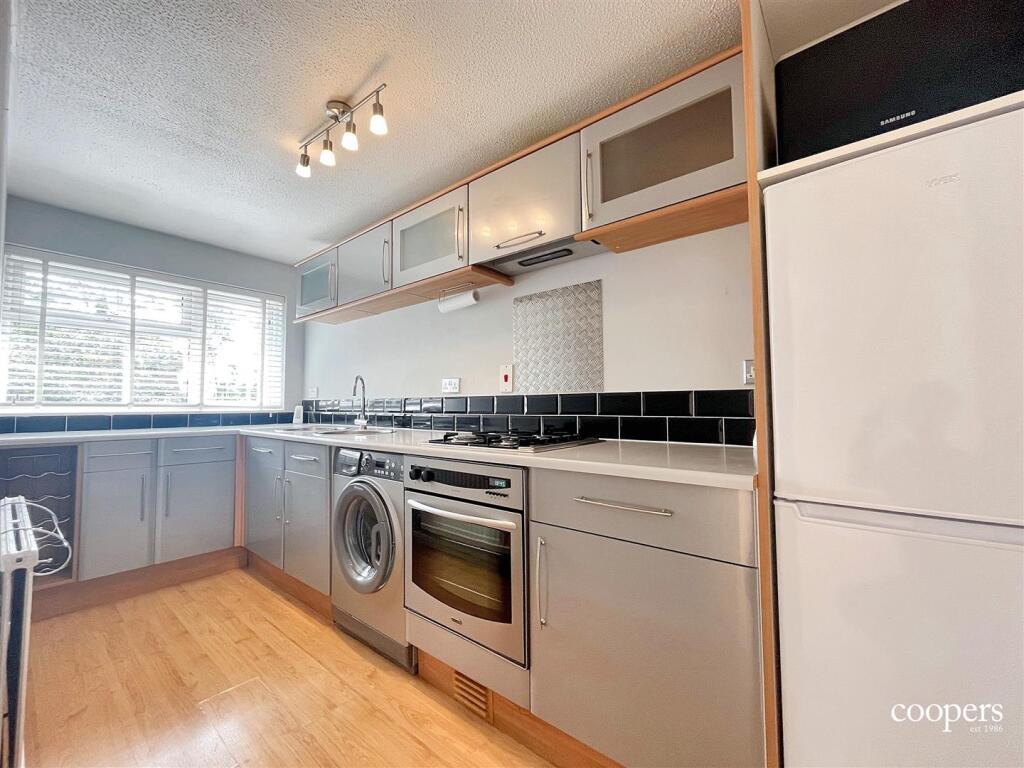 Kitchen (21).jpg