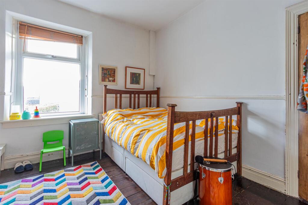 Romilly Crescent 31-22.jpg