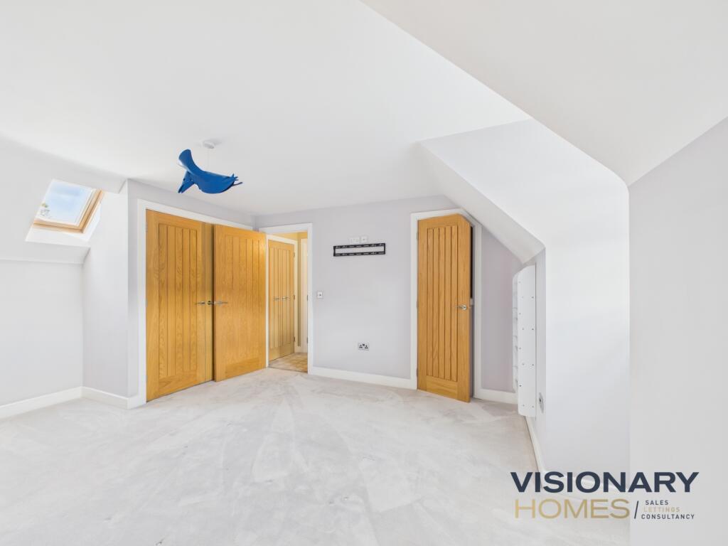 CAM03522G0-PR0217-STILL024