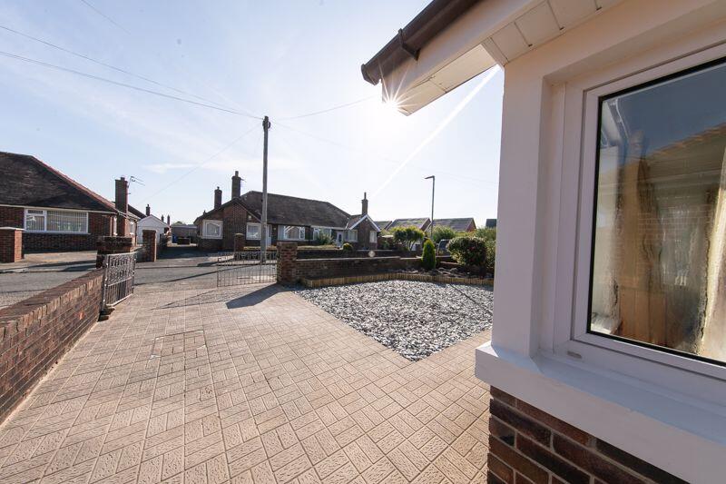 Front garden &amp; driveway