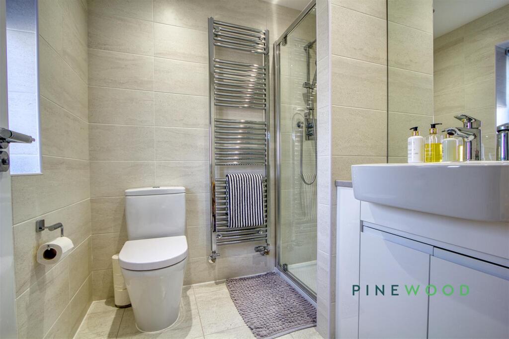 ENSUITE (BEDROOM 1)