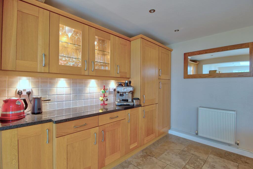 Ample storage for the keenest of cooks