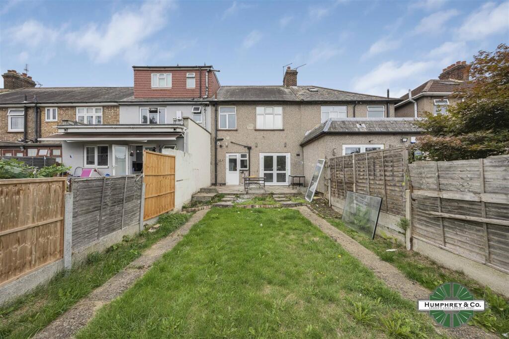48 Wadeville Avenue Romford -008.JPG