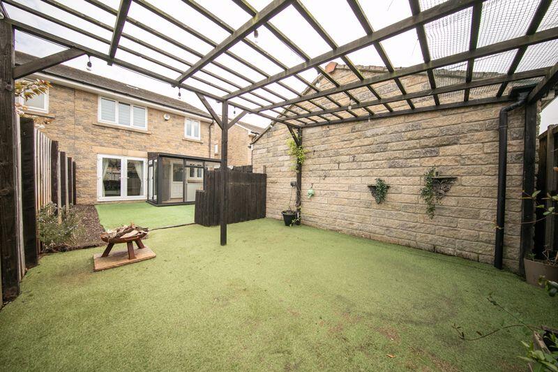 Low maintenance private garden