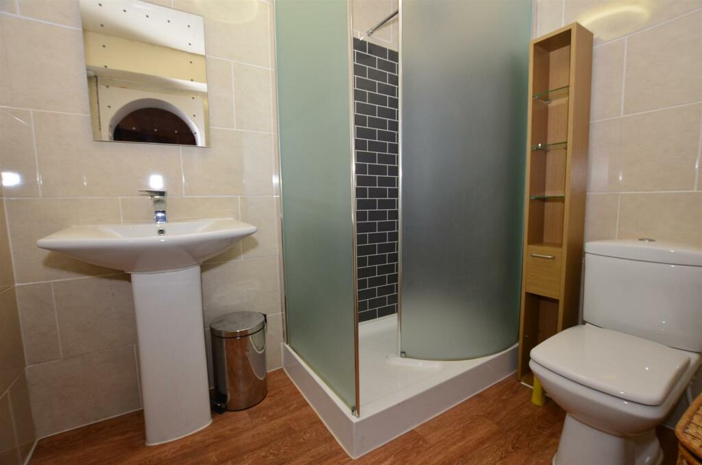Shower Room/En suite