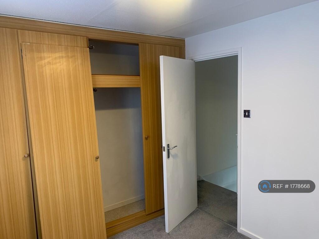 Fitted Wardrobe (To Be Repaired)