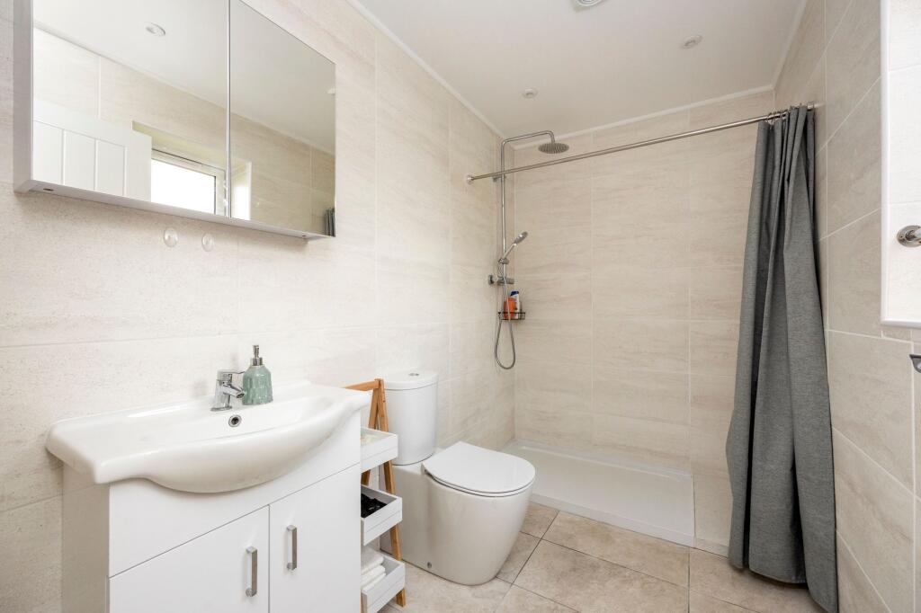 Ground floor Shower