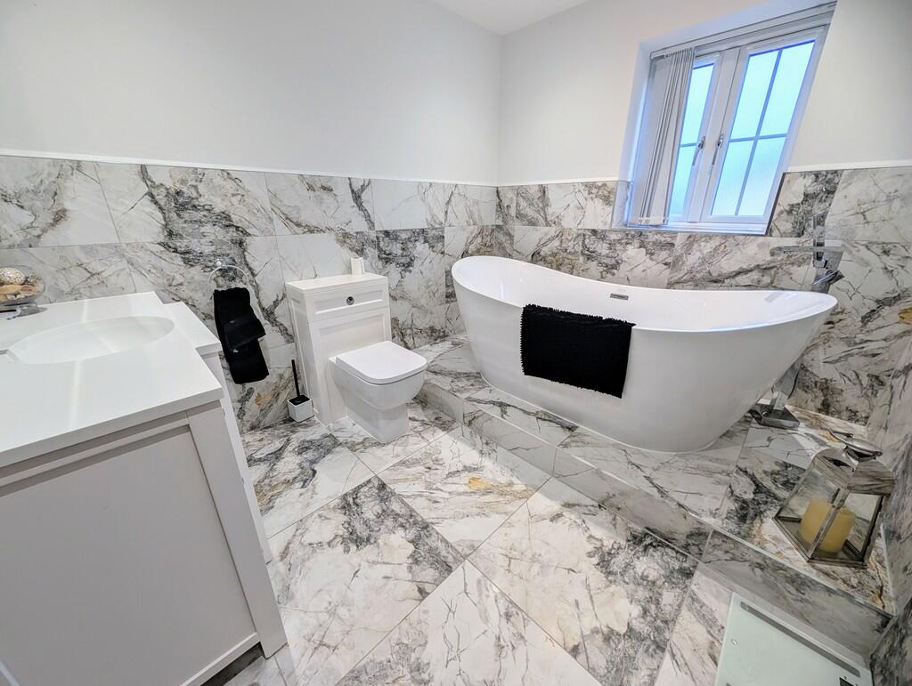 PXL_20251209_1144...