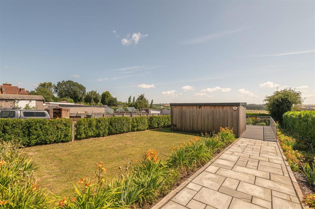 21 - 15 Pontefract Road S72 8AY.jpg