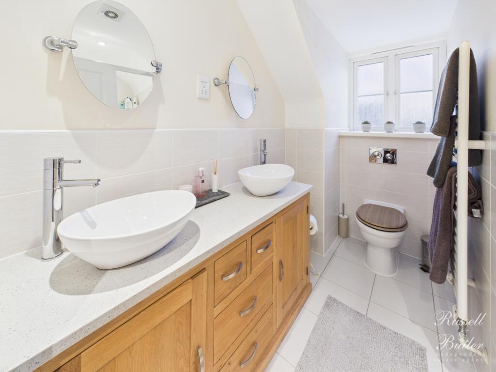 CAM02127G0-PR0363-STILL045