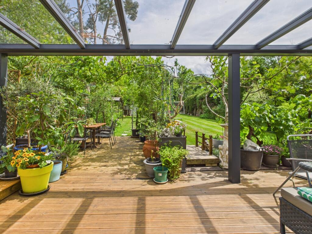 CAM03151G0-PR0045-STILL017