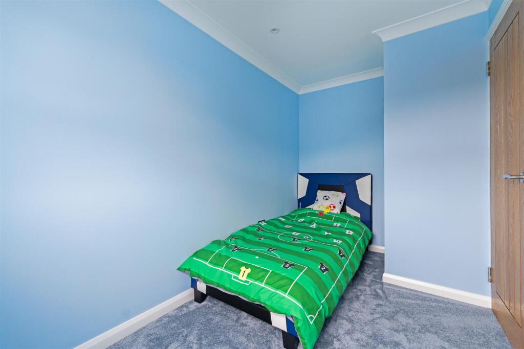 Doulton Close-13.jpg