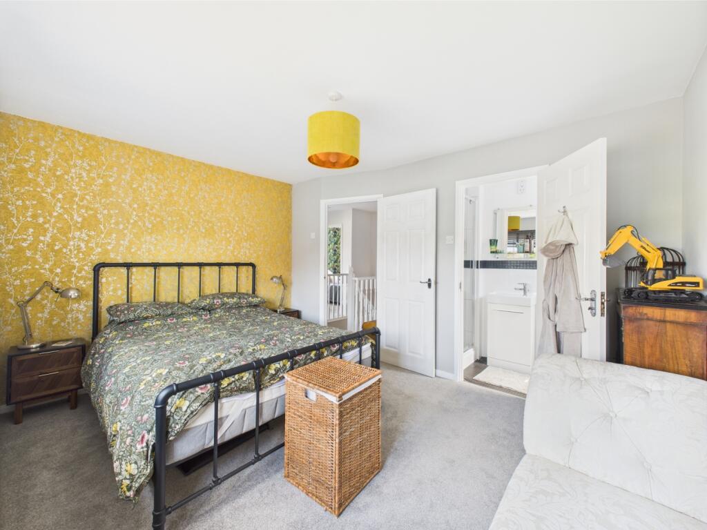 CAM04922G0-PR0028-STILL032