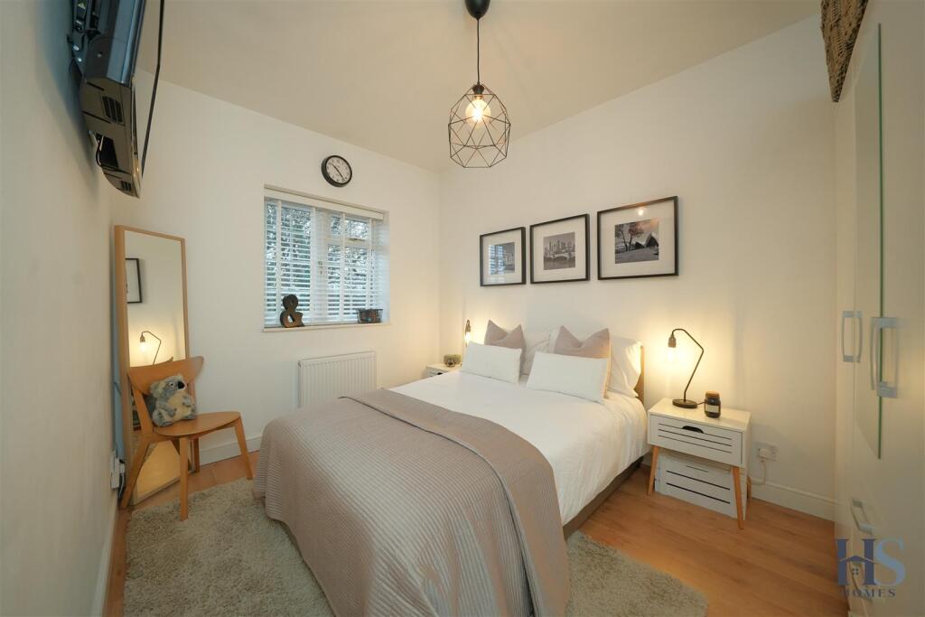 Bedroom .jpg