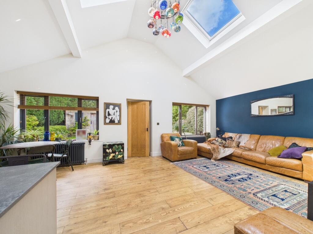 CAM02093G0-PR0053-STILL014