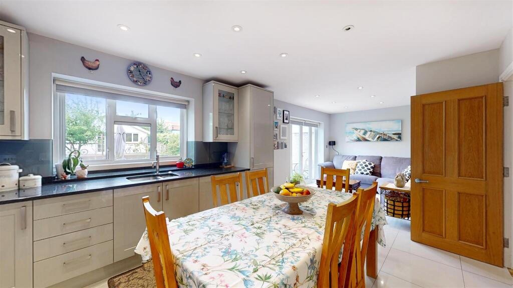 Dining area.jpg