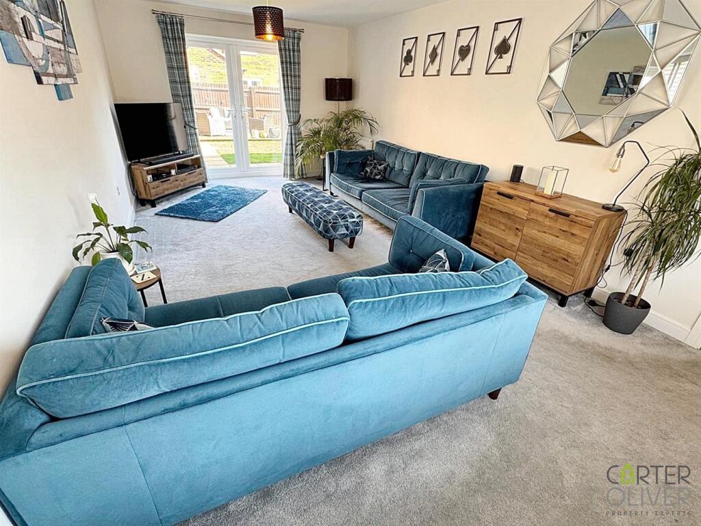 LOUNGE B.jpg