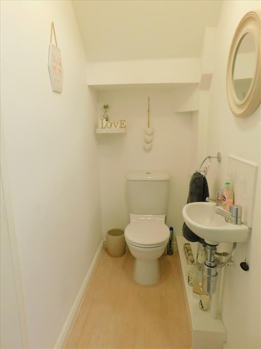 CLOAKROOM/W.C