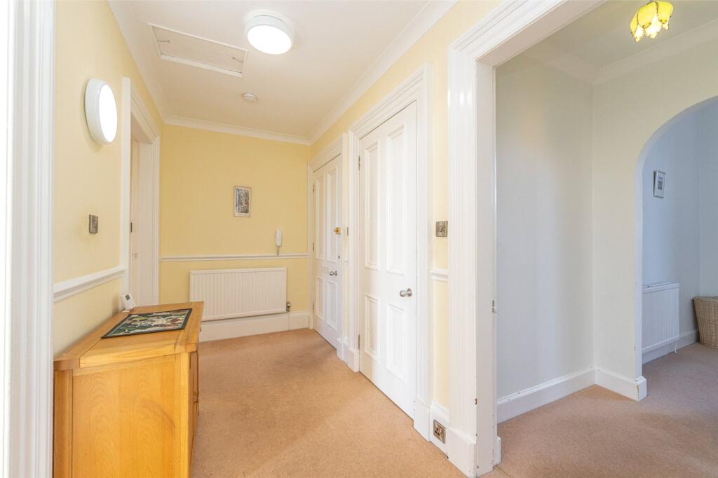 Hall Alt