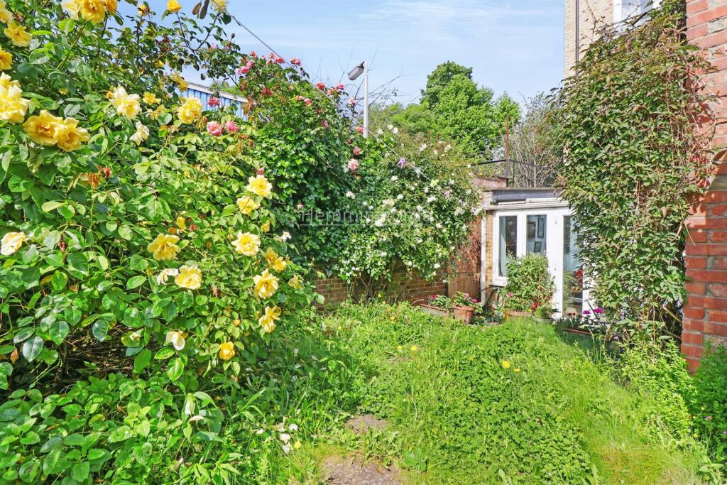 10-f7cf80139 AM HMF 68, Tredegar Road London, E3 2