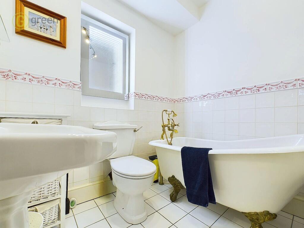 CAM03830G0-PR0104...