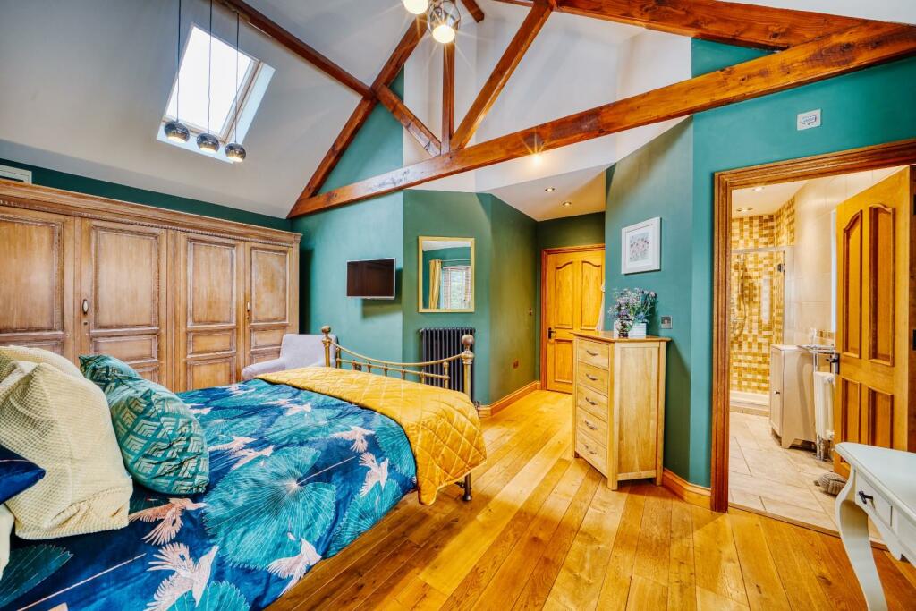 H - Principal bedroom.jpeg