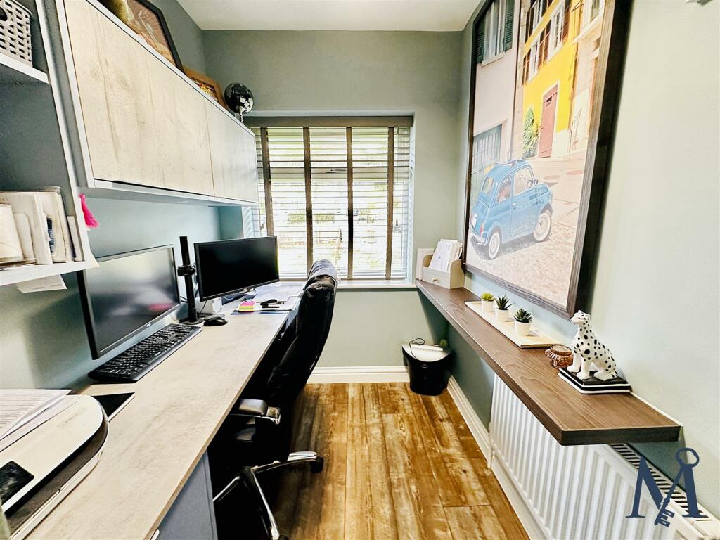 Bedroom 3 / Study