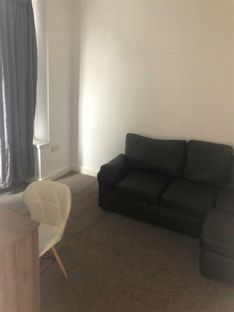 11 Mel Small Room.jpg