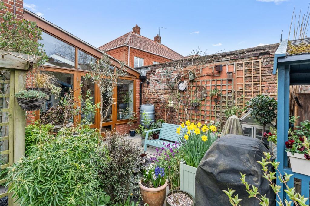 4 Bartholomews Close - 008.JPG