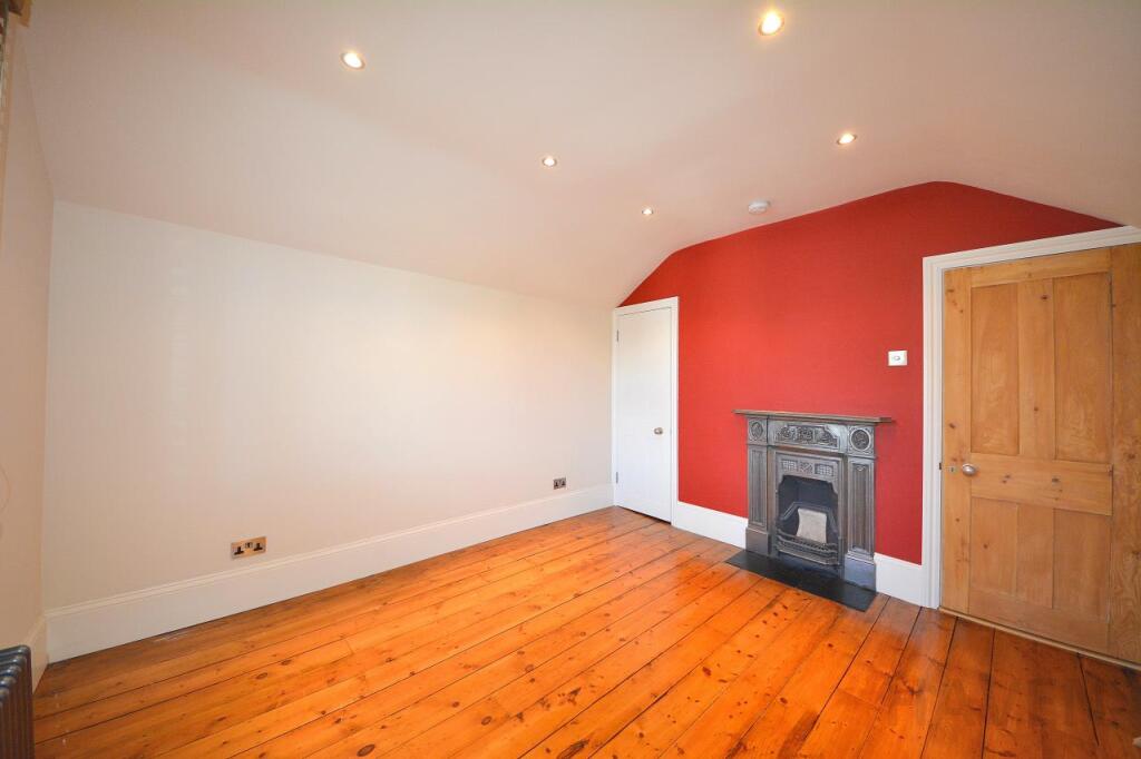Bedroom 1.JPG