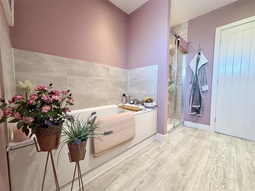 En-Suite Bathroom