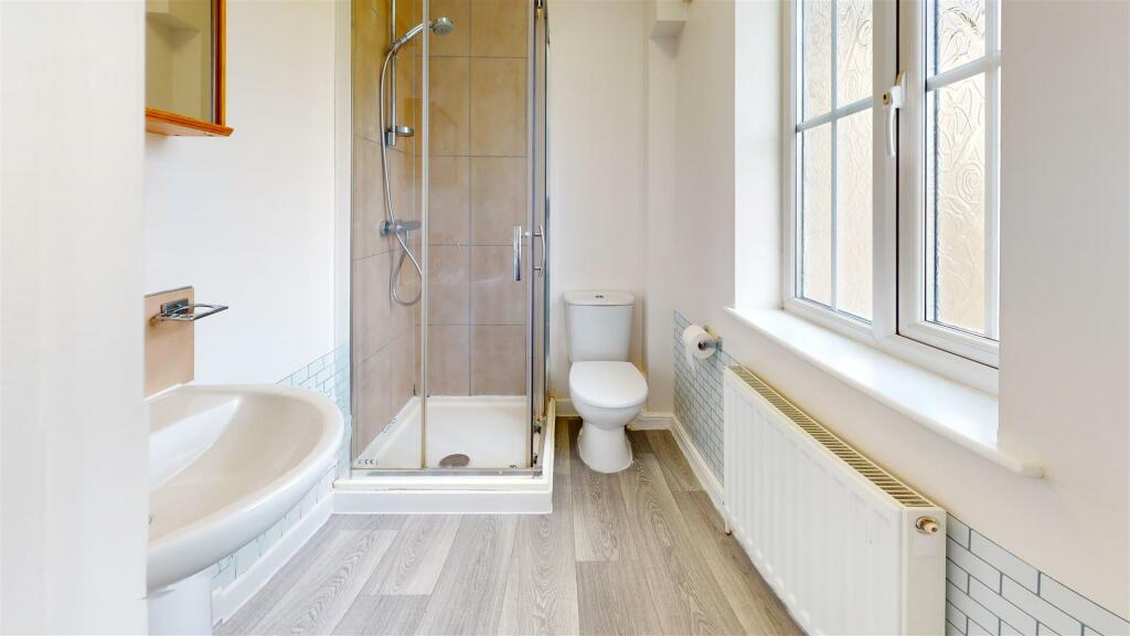 Sandholme-Drive-Bathroom 1.jpg