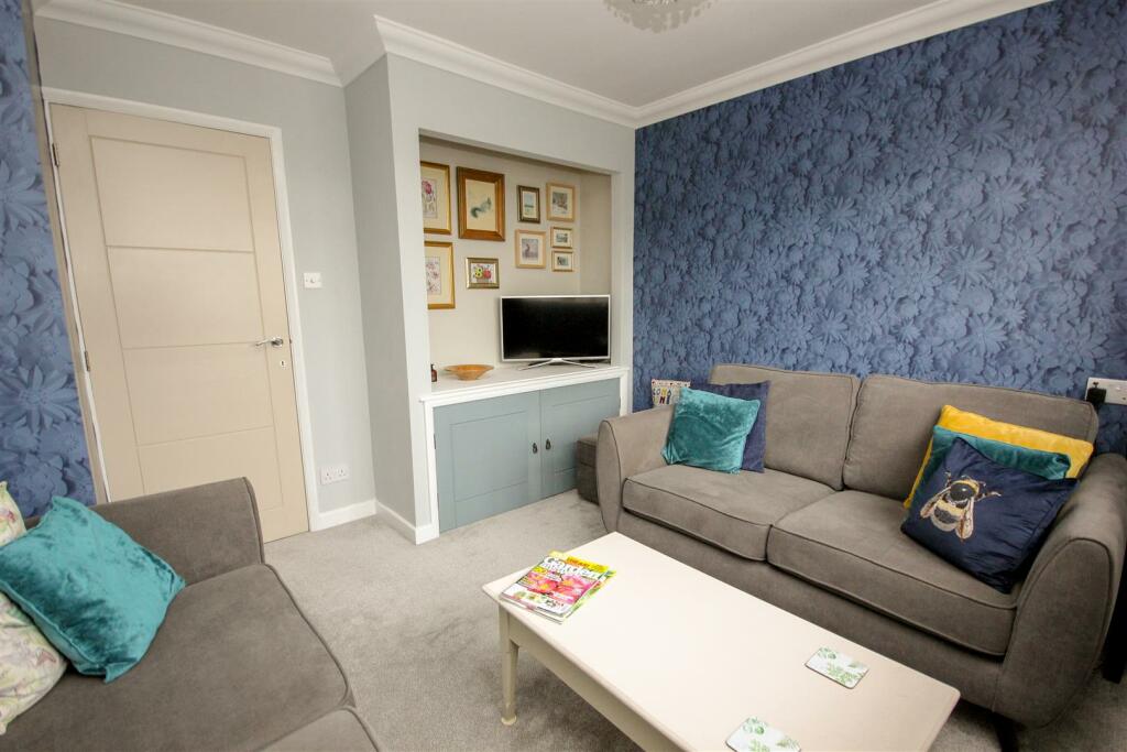Lounge 1.jpg