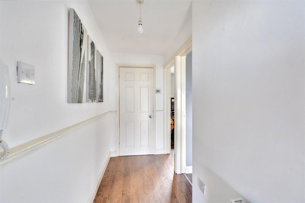 Hallway_2.jpeg