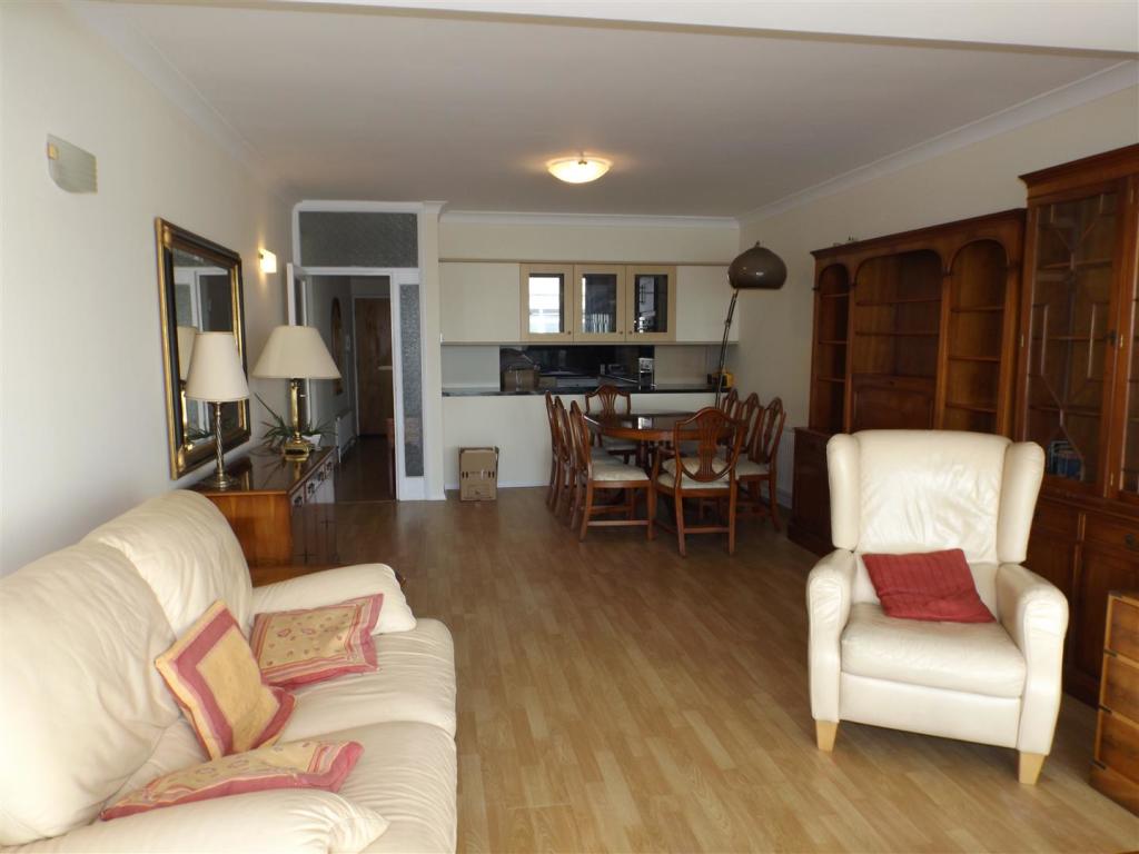 Living Room/Dining