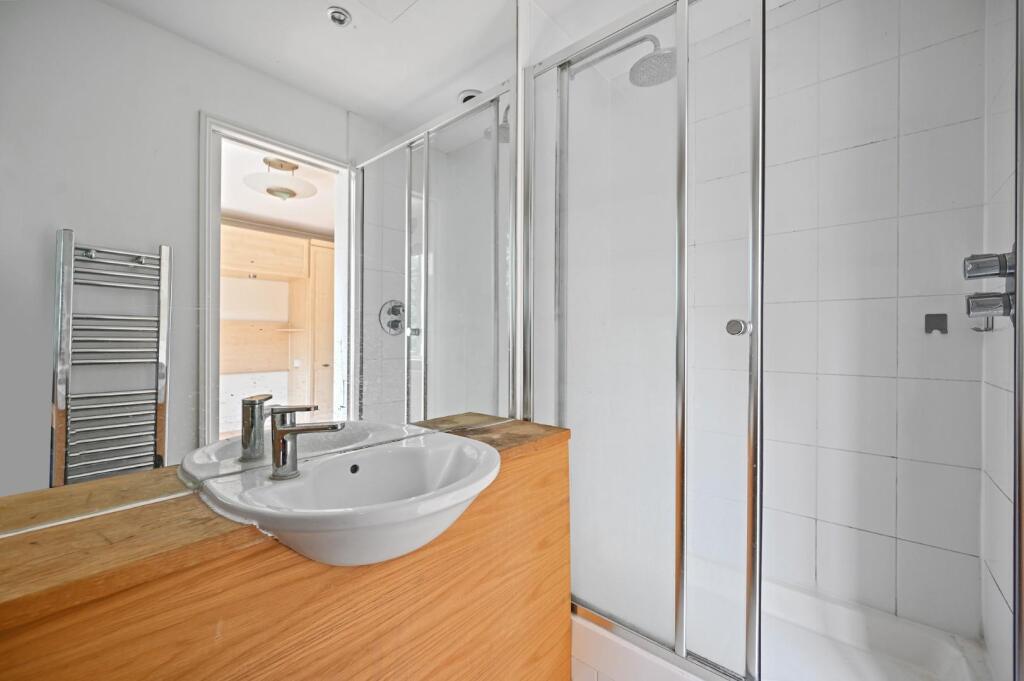 RCTEC- 1 Sheridan Court- En Suite 3 (1).jpg