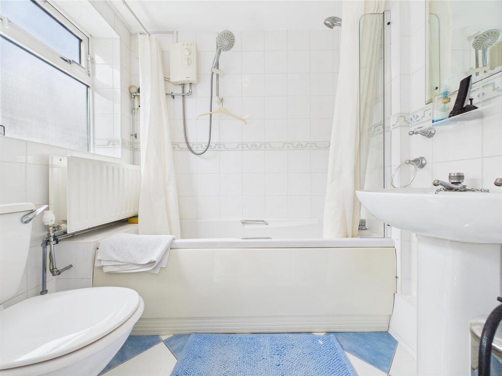 14 - Two-bedroom house in Easton.jpg