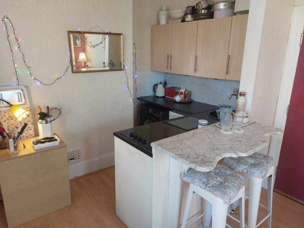 studio flat kitch...