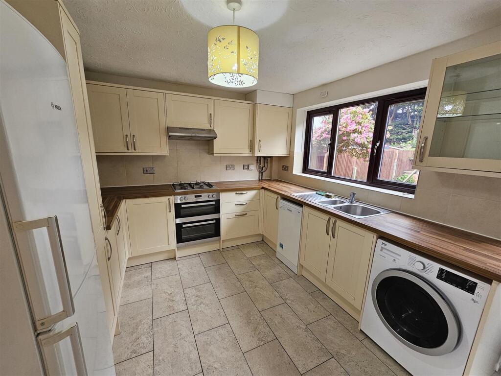 Kitchen (2).jpg