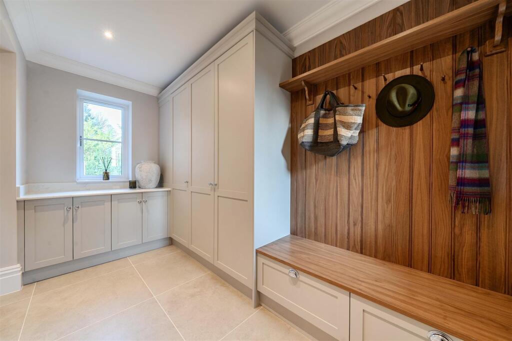 2 Truman Place boot room 3.jpg