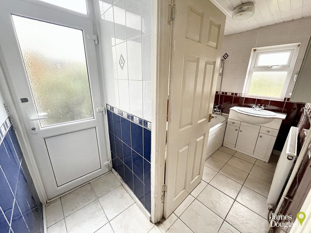 HallBath1