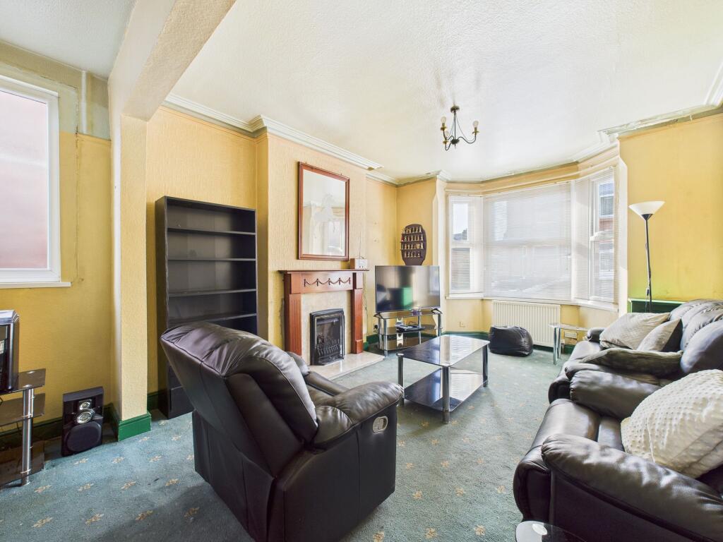 Lounge/Dining Room