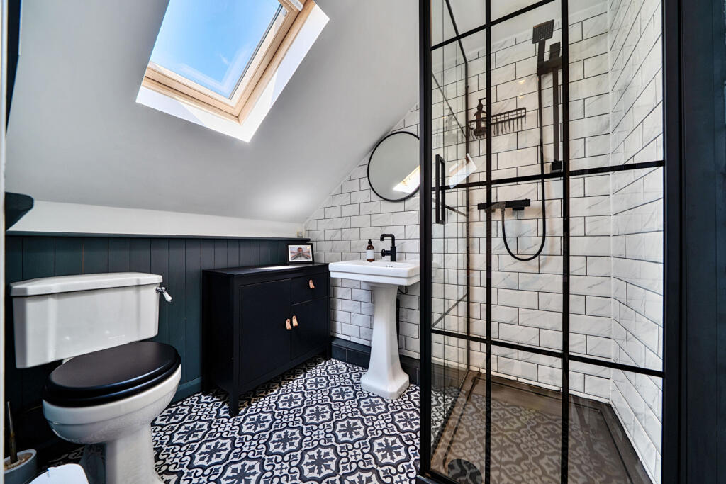 1323794-6-686d019...