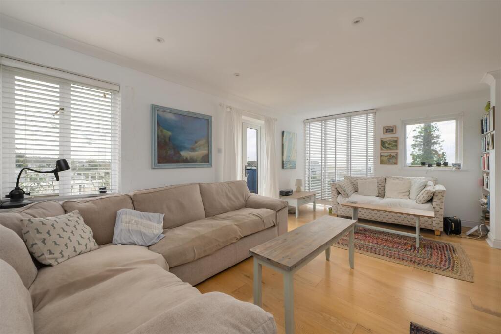 Island Wall, Whitstable