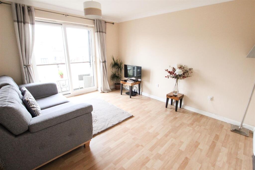OPEN PLAN KITCHEN/LIVING AREA