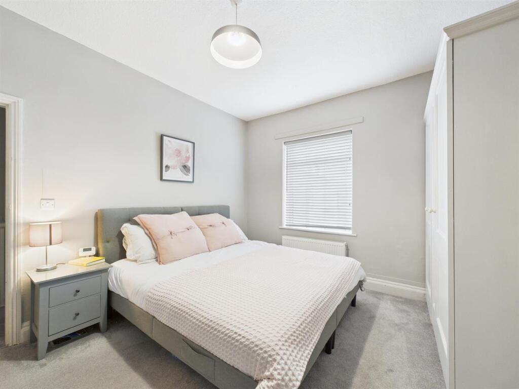Bed 1.jpg