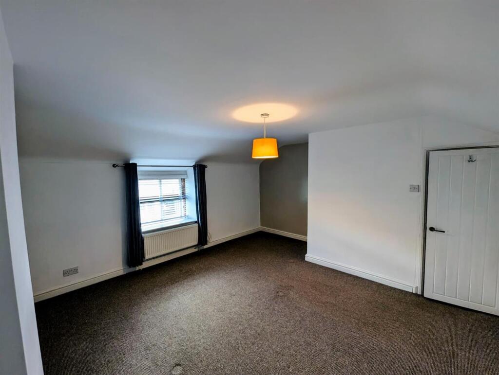 master bedroom 1.jpg